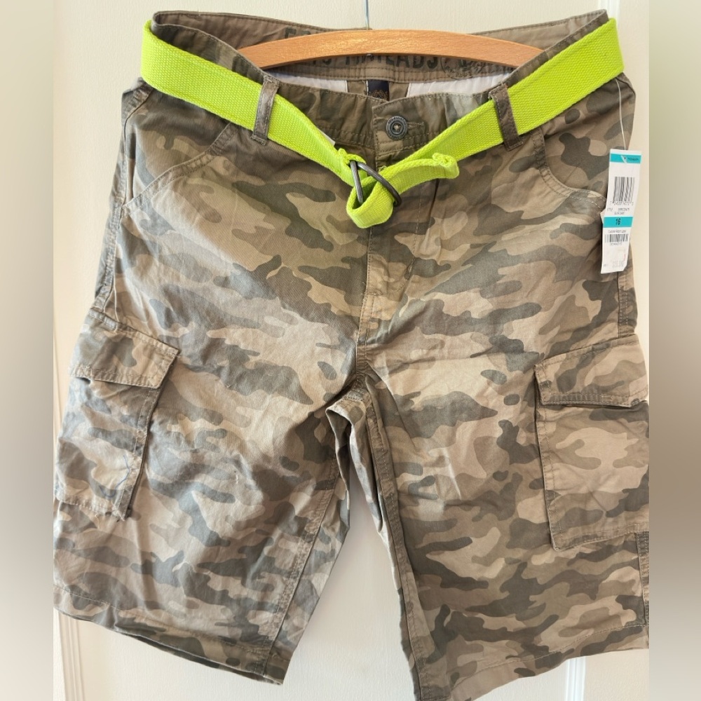 Men's Camouflage Cargo Shorts with Belt